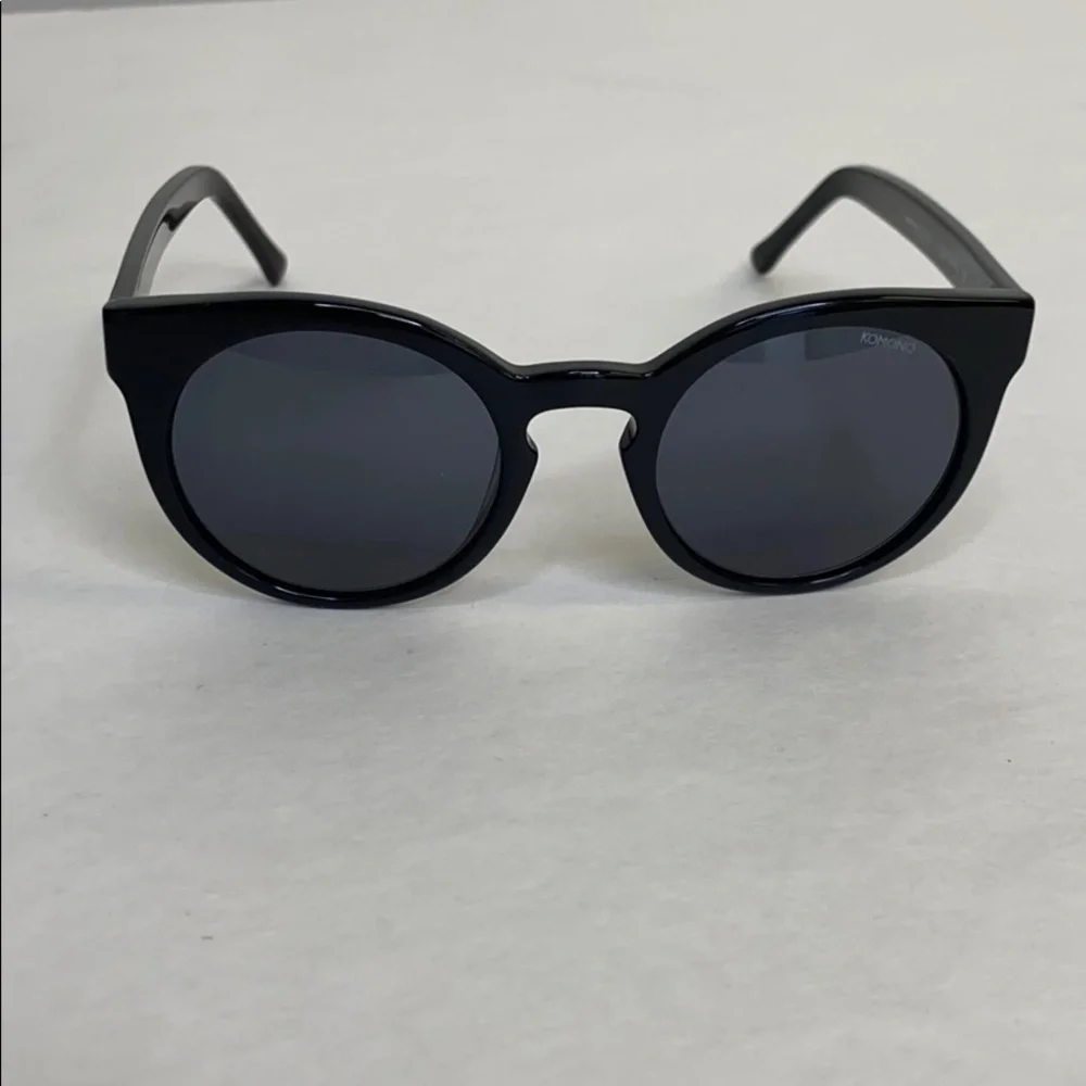 New KOMONO sunglasses cateye Lulu glossy black
